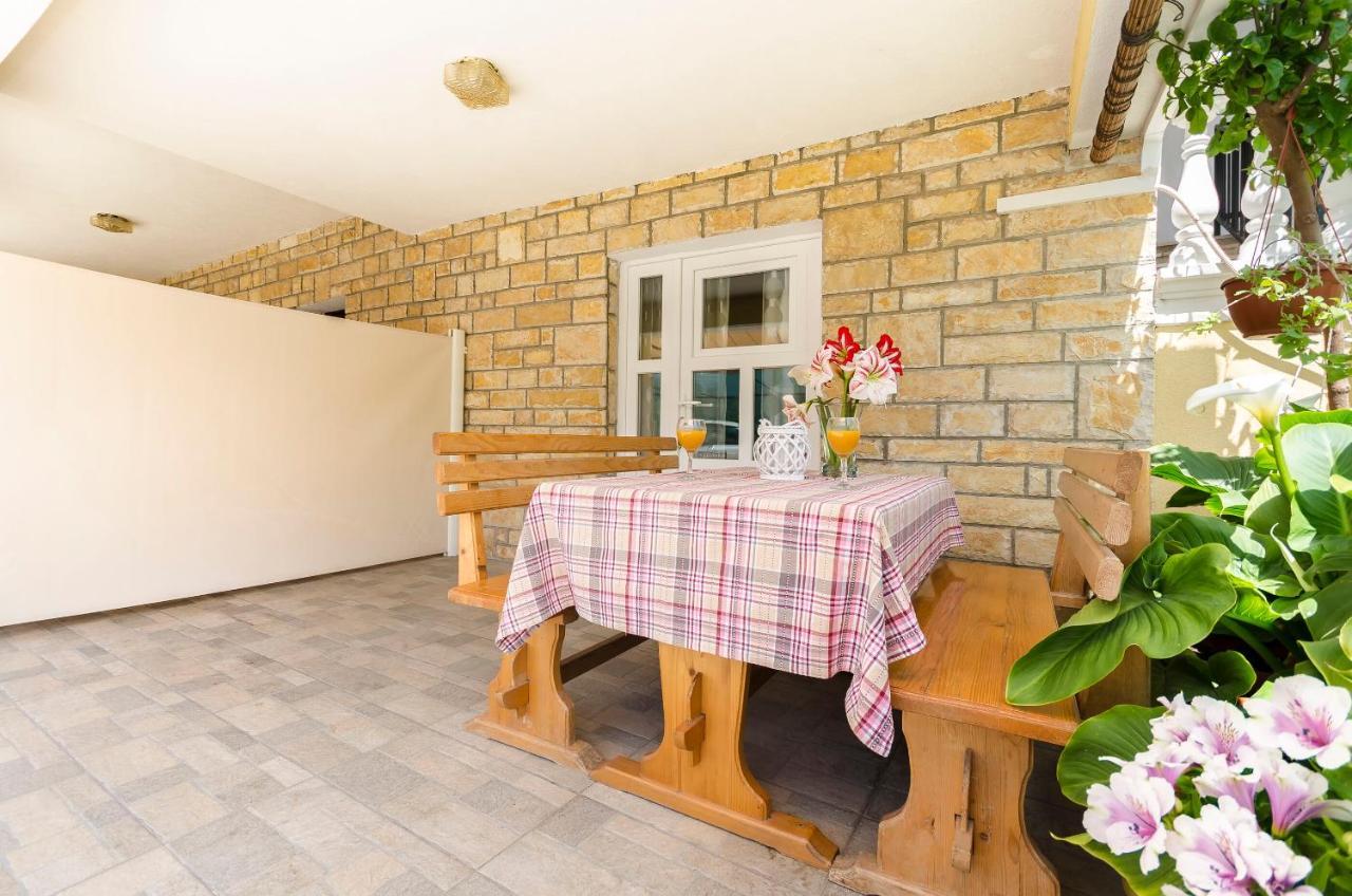 Apartments And Room Take It Easy Tribunj  Exterior photo